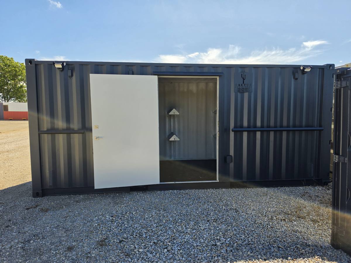 Basic 20 ft tack room built by Cactus Containers